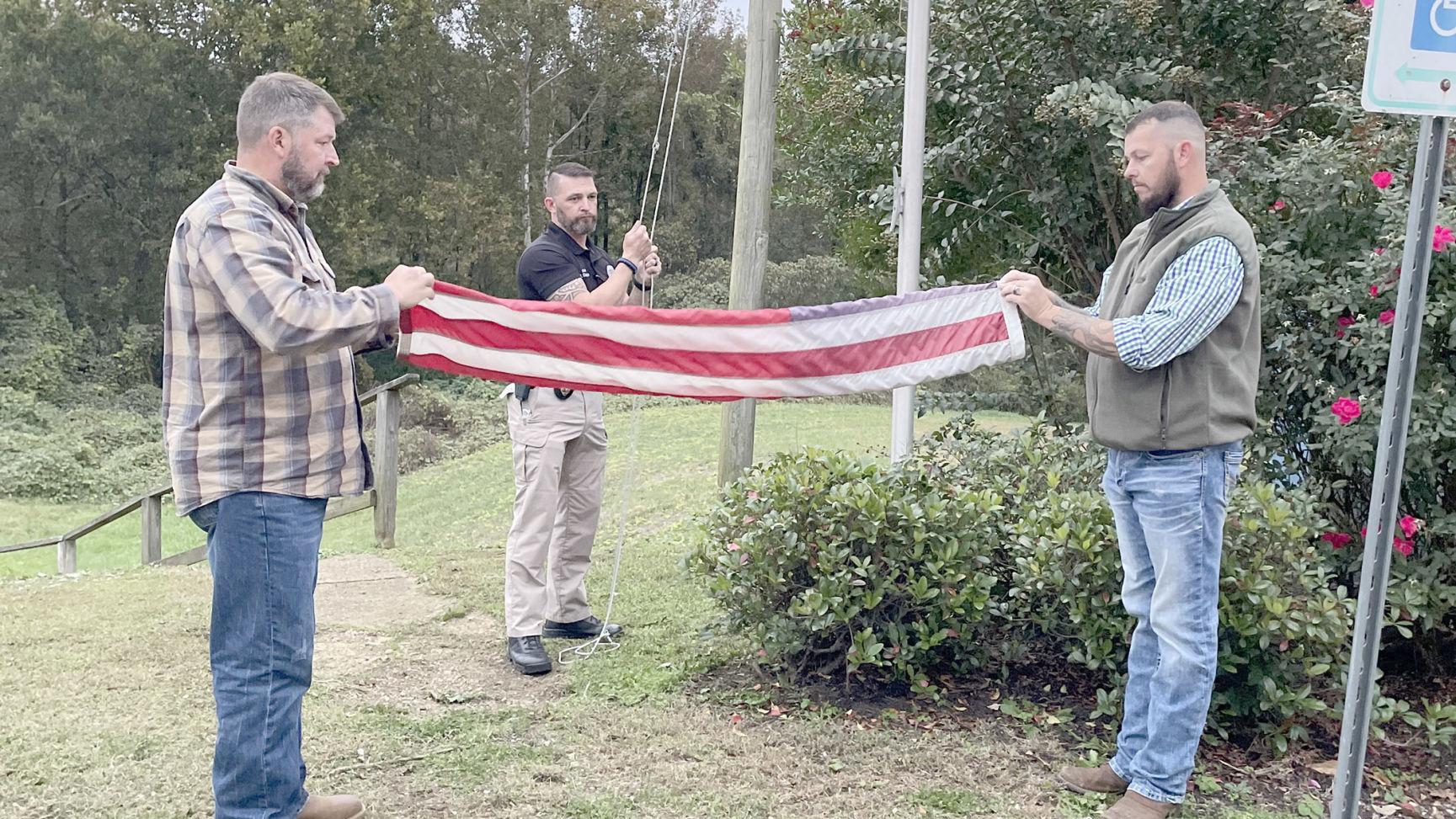 Blue Springs alderwoman donates flags in memory of her father